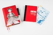 左から「麦わらのルフィ RED」、手帳本体、「ほぼ日の下敷き Memories」。