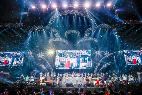 8月28日出演者によるテーマソング歌唱。