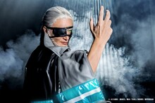 萩野崇扮するレオナルド・バーンズ。