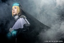 礒部花凜扮するアイリス。