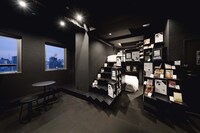 「黒の洞窟 / MANGA CAVE BLACK」イメージ