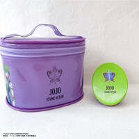 バニティポーチとコンパクトミラー。