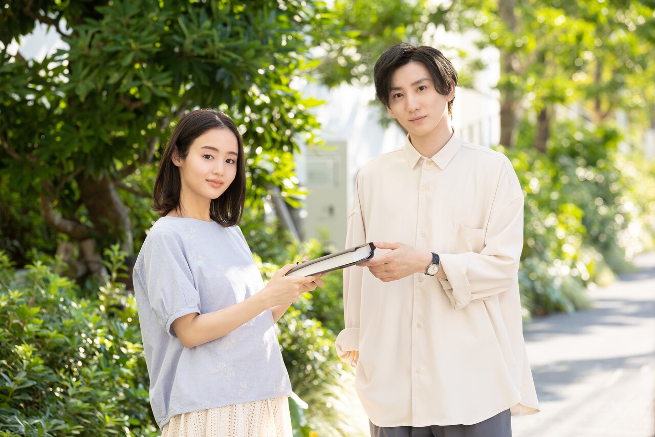 左から藤原さくら、京本大我。