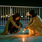 映画「マイ・ブロークン・マリコ」線香花火をするシイノとマリコの新規場面写真