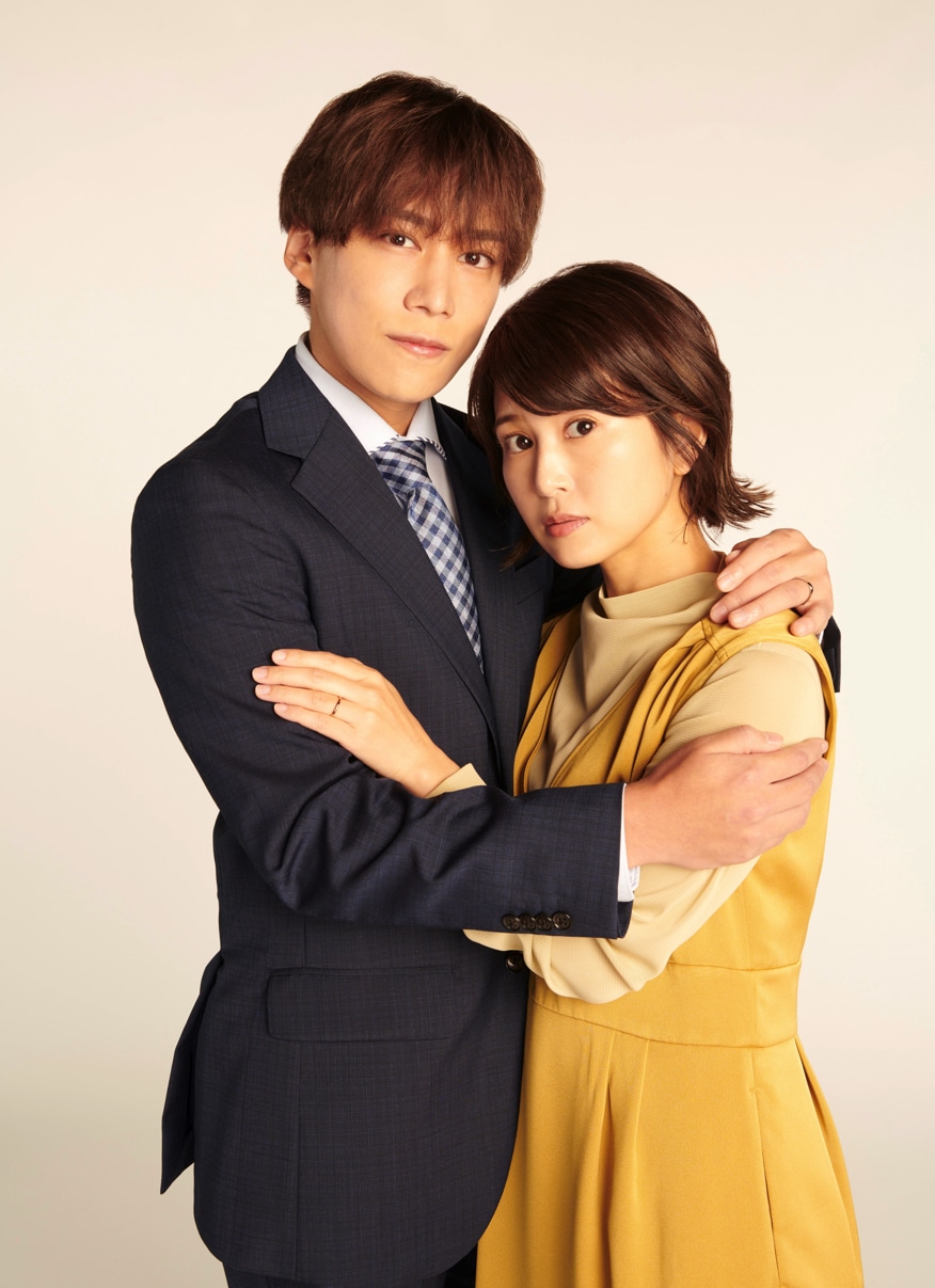 左から千賀健永、佐津川愛美。 (c)「夫婦円満レシピ～交換しない？一晩だけ～」製作委員会