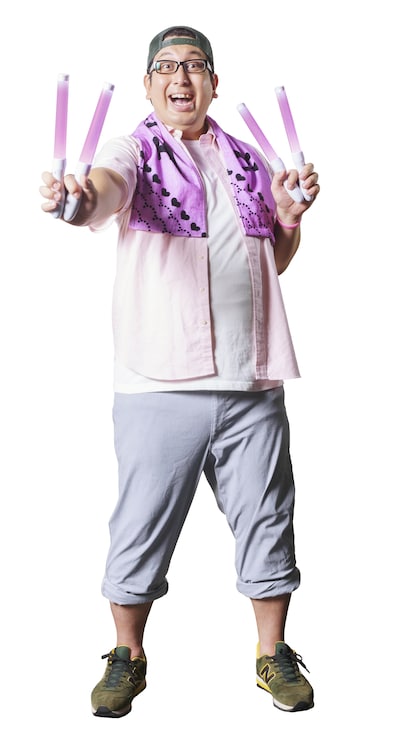 ドラマ「推しが武道館いってくれたら死ぬ」で、くまさに扮するレインボー・ジャンボたかお。 (c)A/T,O・A