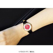 日奈森あむモデルの腕時計の着用例。