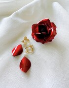 「2way薔薇のペンダントトップ＆マグネットブローチ」（右上）、「薔薇の花びらイヤリング・ピアス」（左下） (c)池田理代子プロダクション