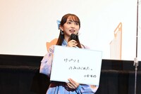 夏の思い出を語る小宮有紗。