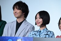 左から三浦大知、杉咲花。