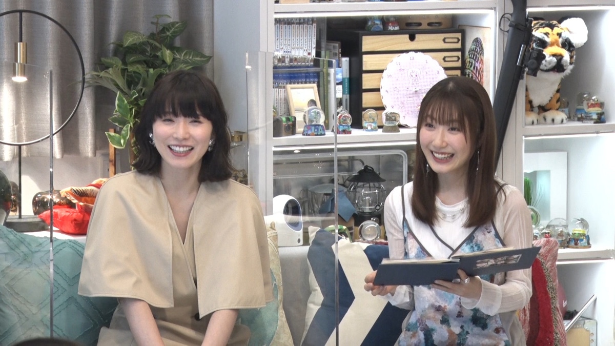 左から松岡茉優、日高里菜。