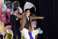 プリキュアキャストに続いて、川西賢志郎の声に合わせて動く水田信二。