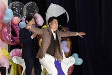 プリキュアキャストに続いて、川西賢志郎の声に合わせて動く水田信二。