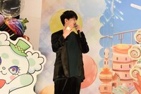 劇中にも登場するドリーミアリングを着けてきた花江夏樹。