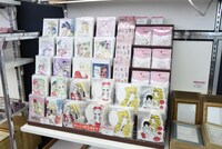 物販コーナーより。 (c)池田理代子プロダクション