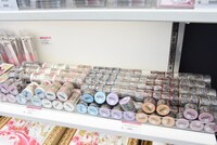 物販コーナーより。 (c)池田理代子プロダクション