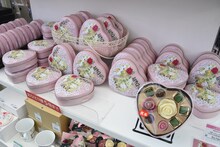 物販コーナーより。 (c)池田理代子プロダクション