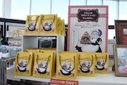 物販コーナーより。 (c)池田理代子プロダクション