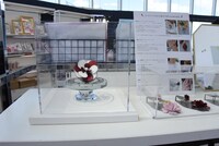 物販コーナーより。 (c)池田理代子プロダクション