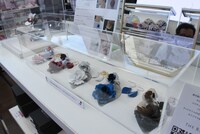 物販コーナーより。 (c)池田理代子プロダクション