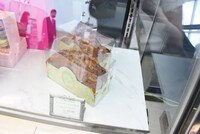 物販コーナーより。 (c)池田理代子プロダクション