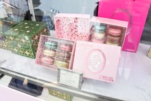 物販コーナーより。 (c)池田理代子プロダクション