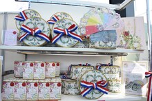 物販コーナーより。 (c)池田理代子プロダクション  (c)NINA’S MARIE-ANTOINETTE