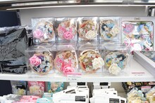 物販コーナーより。 (c)池田理代子プロダクション