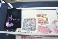 物販コーナーより。 (c)池田理代子プロダクション