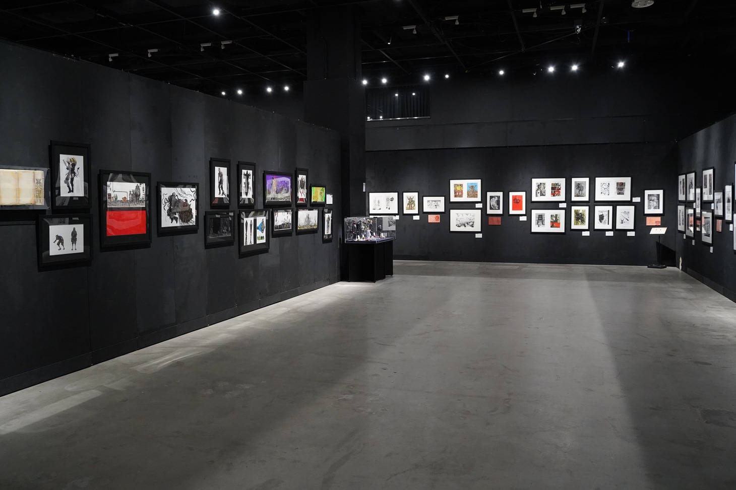 「ドロヘドロ原画展FINAL ～林田球の世界～」の様子。