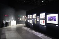 「ドロヘドロ原画展FINAL ～林田球の世界～」の様子。