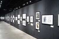 「ドロヘドロ原画展FINAL ～林田球の世界～」の様子。