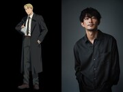 左から岸辺、津田健次郎。