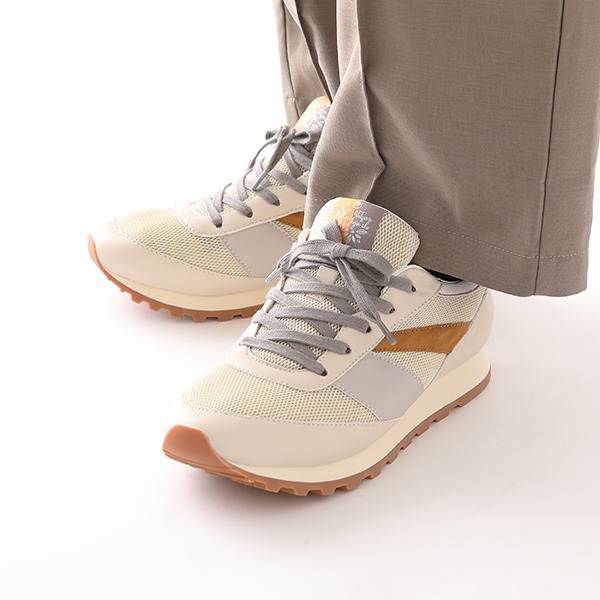 スニーカーの使用イメージ。