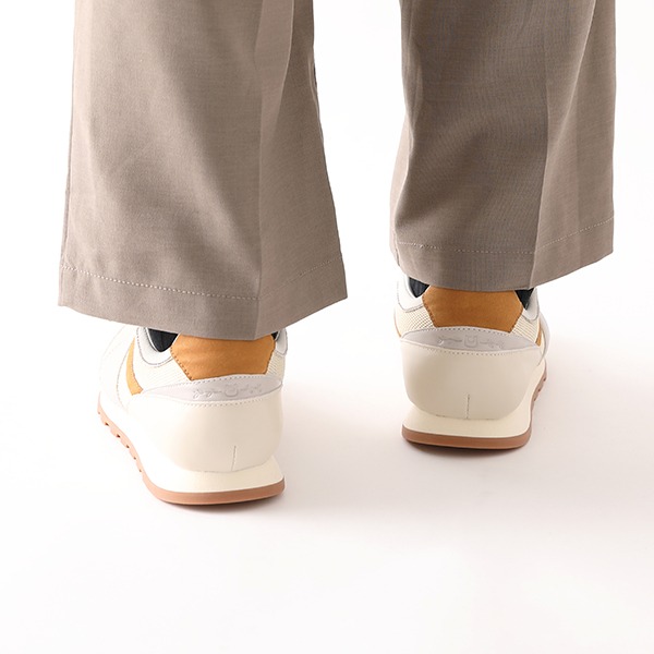 スニーカーの使用イメージ。