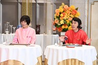 池田エライザ、岡村隆史（ナインティナイン）。 (c)日本テレビ