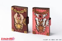 カードケース「クロウカードの本」と「さくらカードの本」。