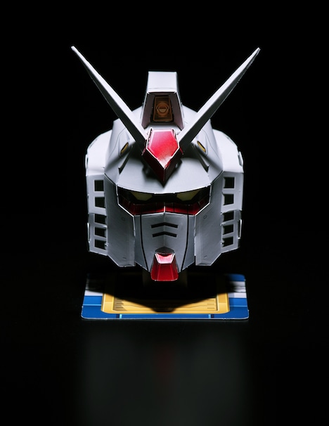 「パーフェクト・ガンダム ヘッドペーパークラフト」の完成図。