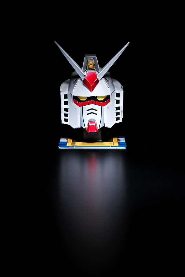 「パーフェクト・ガンダム ヘッドペーパークラフト」の完成図。