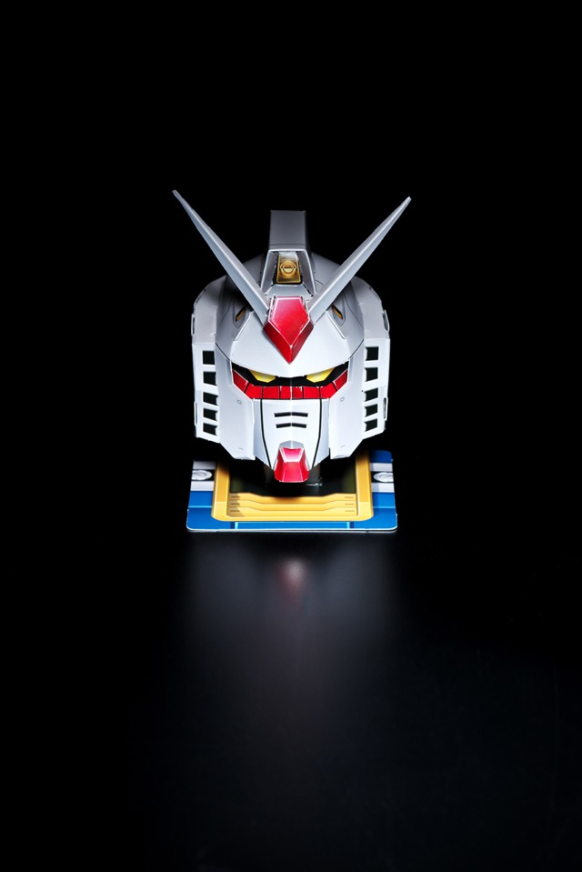 「パーフェクト・ガンダム ヘッドペーパークラフト」の完成図。