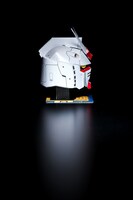 「パーフェクト・ガンダム ヘッドペーパークラフト」の完成図。