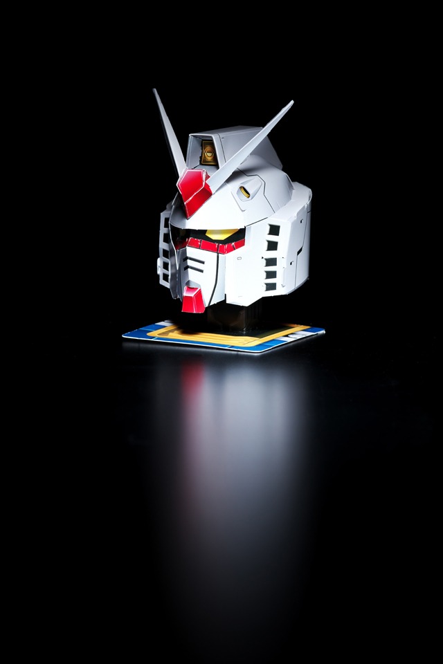 「パーフェクト・ガンダム ヘッドペーパークラフト」の完成図。