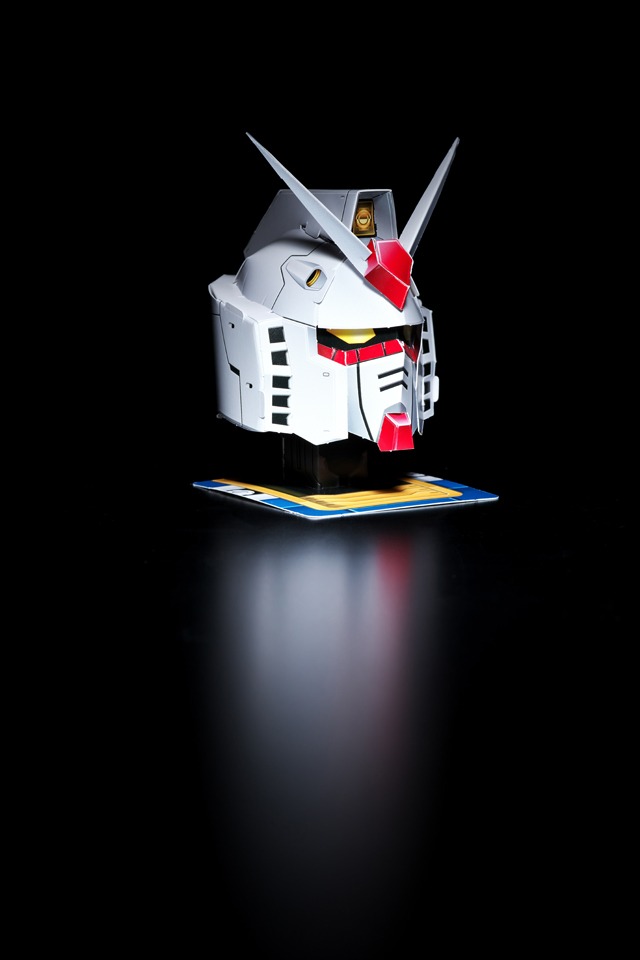 「パーフェクト・ガンダム ヘッドペーパークラフト」の完成図。