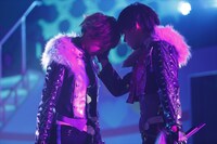 DARK NIGHTMARE。左からウシミツ役の鵜澤正太郎、大江戸シンヤ役の河合健太郎。