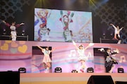 「Pretty Live!~All for One !!!~」より。左から弥生ひな役の内田彩、陽比野まつり役の廣瀬千夏、甘瓜みるき役の相良茉優、心愛れもん役の鈴木杏奈、皇あまね役の庄司宇芽香。