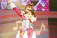 真中らぁら役の茜屋日海夏。