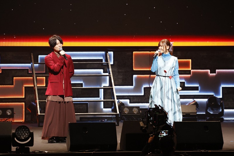 左から斉藤壮馬、高橋李依。