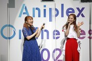 左から若山詩音、安済知佳。