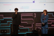 左から石川界人、高橋李依。