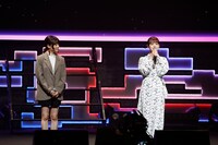 左から夏吉ゆうこ、楠木ともり。